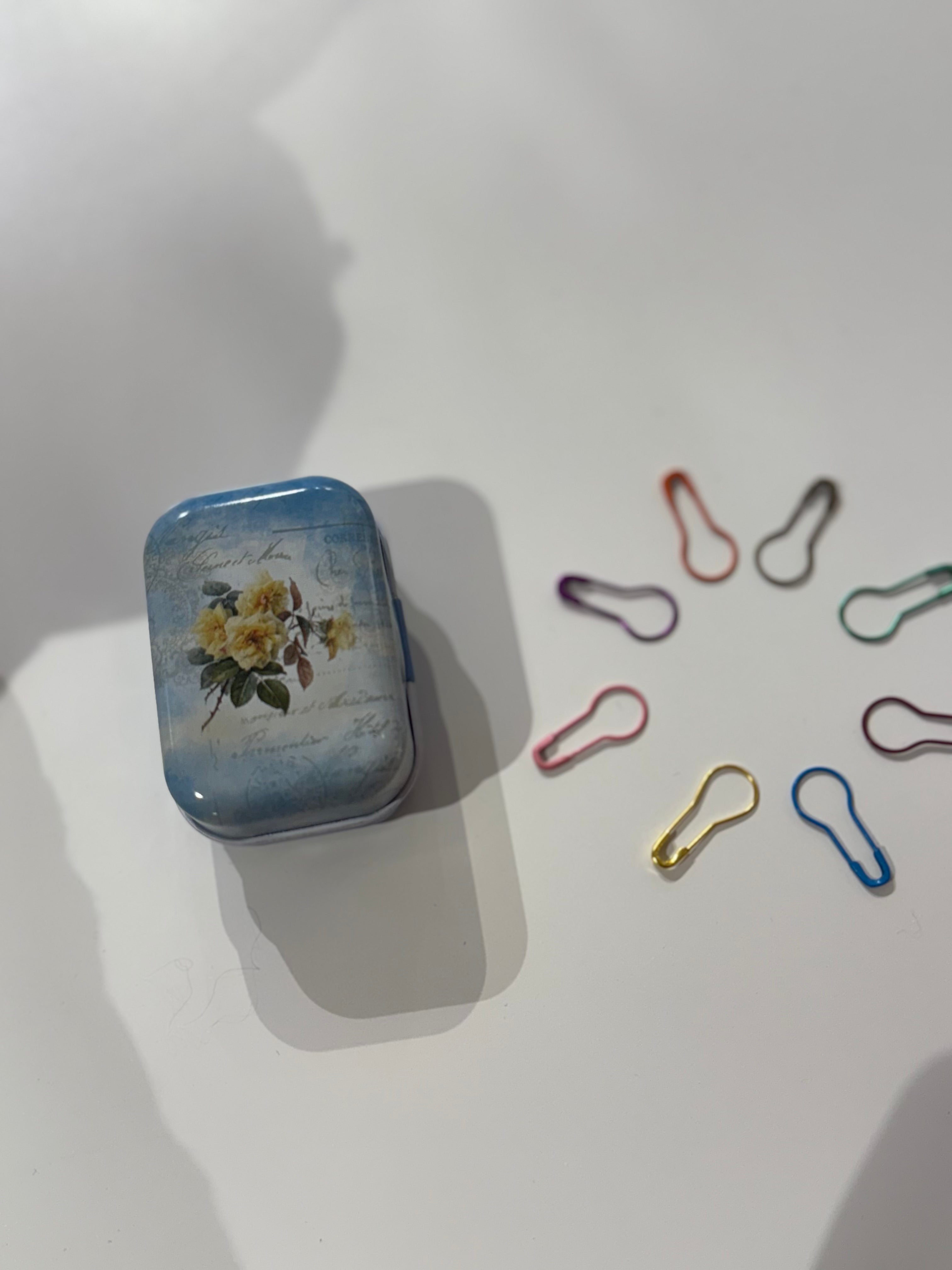 Boks med 16 maskemarkører - Blå blomsterdrøm