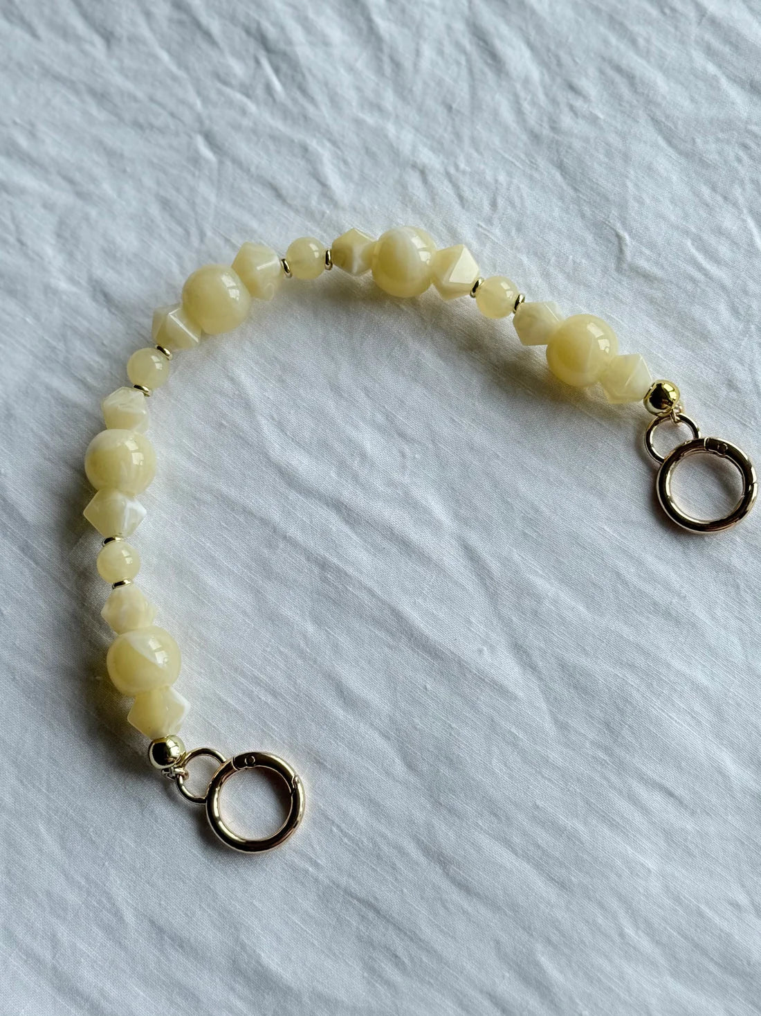 Butter yellow perlelenke