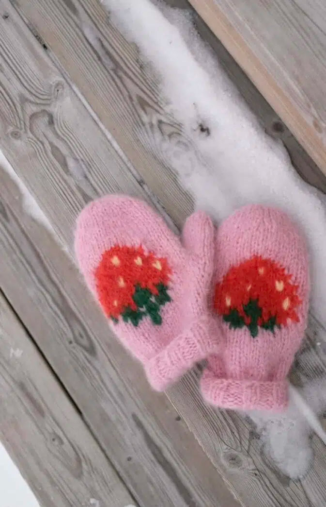 Fruity Strawberry Mittens