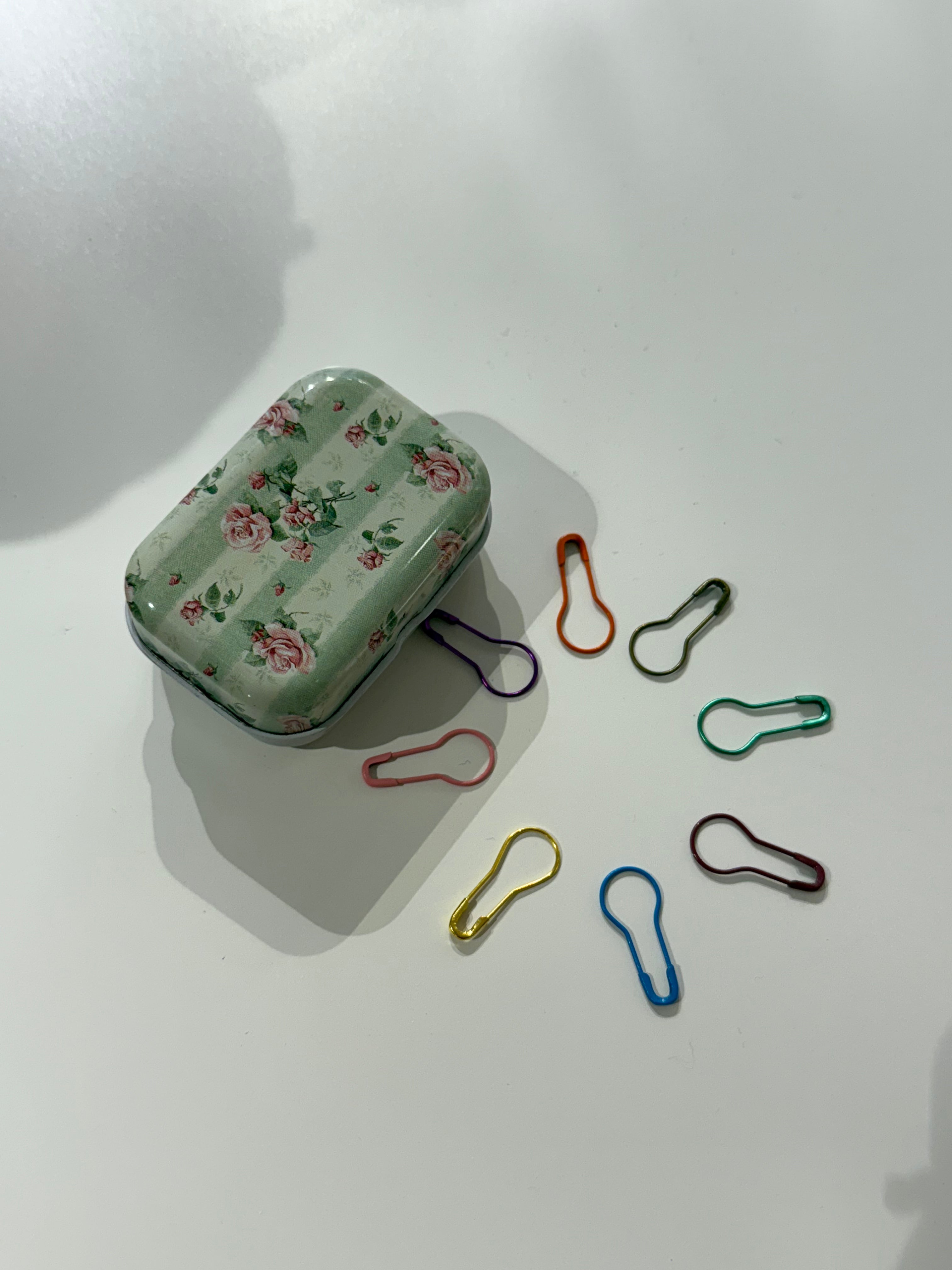 Boks med 16 maskemarkører - Sommereng